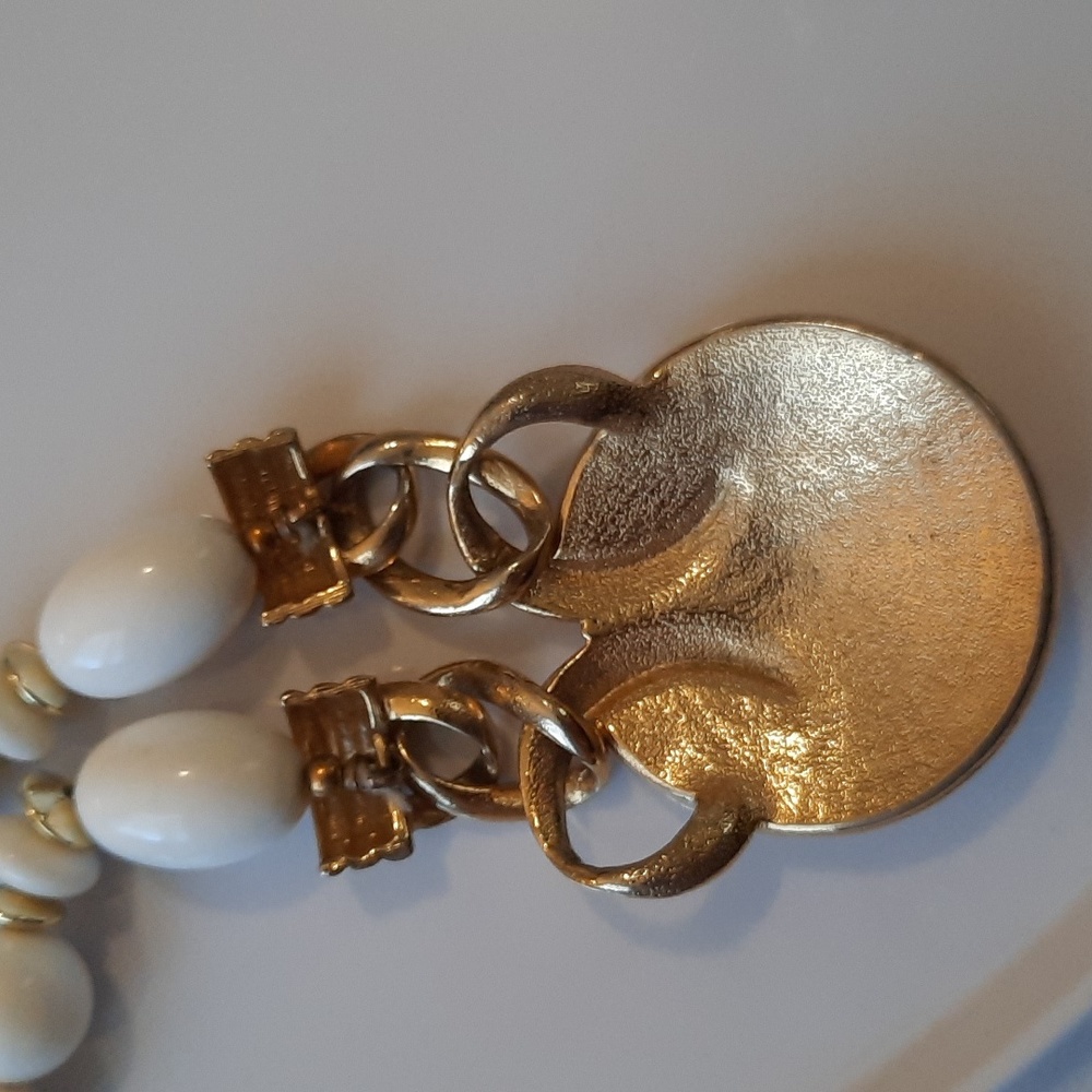 White And Gold Beaded Necklaces With Beige Pendant - Picture 5 of 5